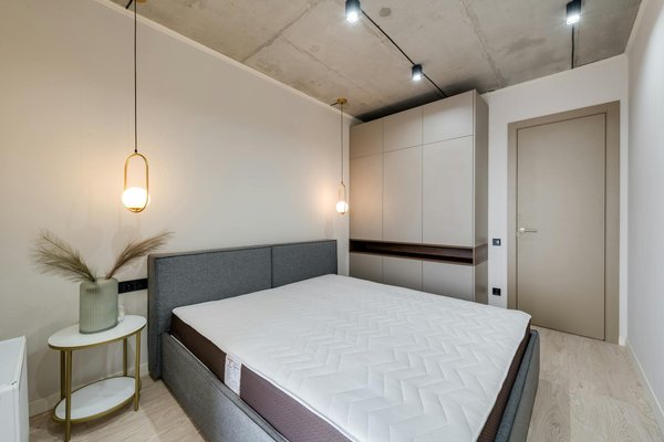 Explorez les avantages d"une porte verrière coulissante pour une séparation interne chic et contemporaine.